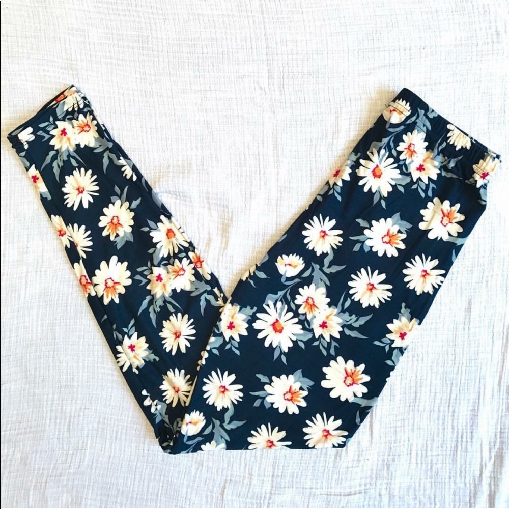 Ultra soft navy blue leggings with Daisies